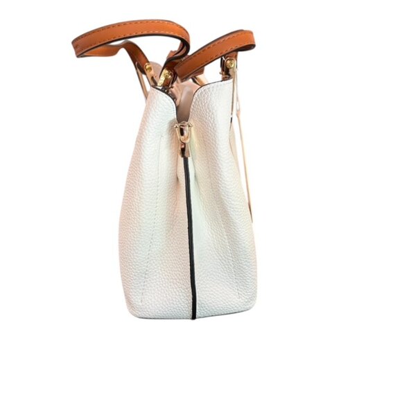 Empire Pebbled faux leather handbag white with gold horseshoe detail NWT - Picture 5 of 8